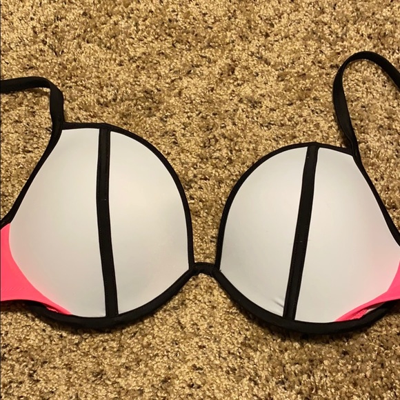 Victoria’s Secret Swimsuit top - 34D - Picture 5 of 5
